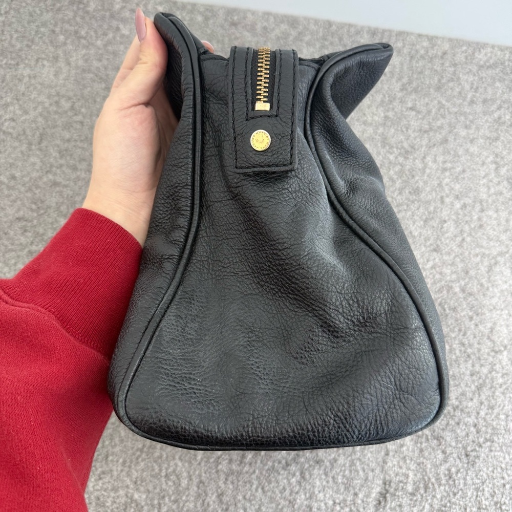 Marc By Marc Jacobs Black Leather Shoulder Bag with Gold Accents - Picture 4 of 9